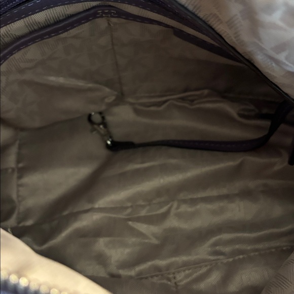 Michael Michael Kors Lavender Shoulder Bag Phone Case with Silver Hardware - Picture 6 of 6